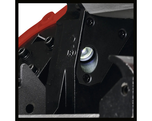 Detail stolní kotoučové pily se světlem