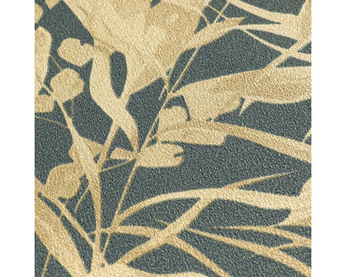 Detail vzorované tapety s rostlinnými motivy