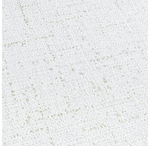 Detail bílé tapety s jemnou strukturou