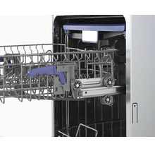 Detailní pohled na koš myčky nádobí