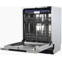 Otevřená myčka nádobí s koši na nádobí