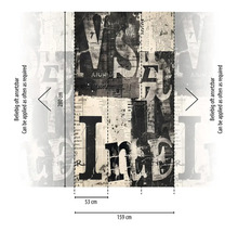 Nástěnná malba s motivem novinových článků a písmen, 280 x 159 cm