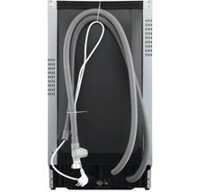 Pohled zezadu na myčku s připojovacími hadicemi a napájecím kabelem