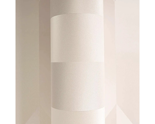 Detail strukturované tapety s pruhovaným vzorem