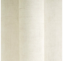 Detailní záběr role strukturované tapety