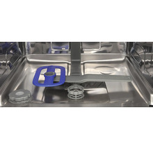 Vnitřek myčky s ostřikovacím ramenem