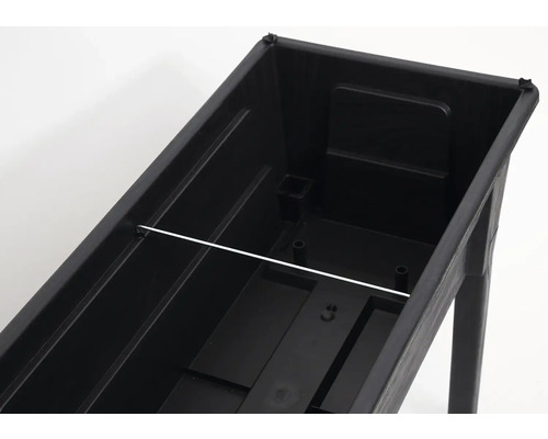 Detailní pohled na černý truhlík