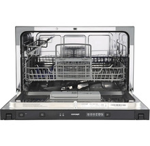 Vnitřní pohled na myčku s otevřenou myčkou