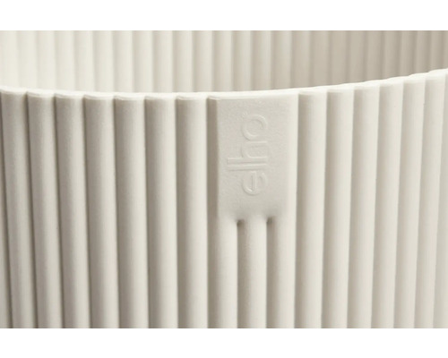 Detail žebrovaného květináče s logem Elho