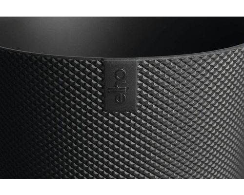 Detailní pohled na květináč s trojrozměrným povrchem a logem Eho