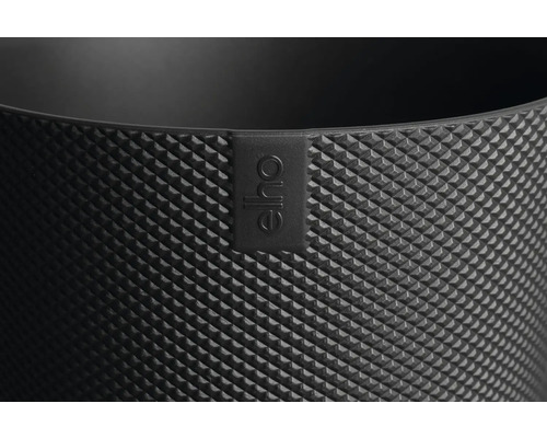 Detailní pohled na květináč s kosočtvercovým vzorem a logem Eho