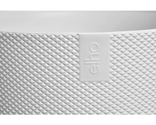 Detailní pohled na květináč s logem Elho a geometrickým vzorem