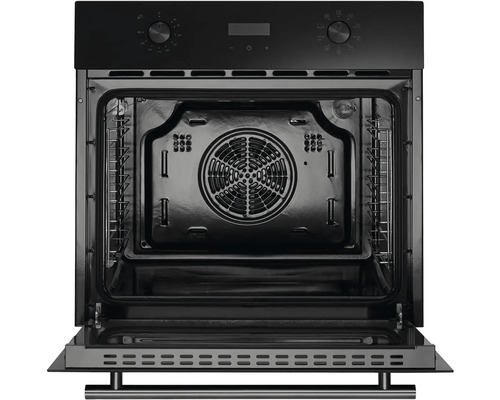 Vestavná trouba s otevřenými dvířky a pohledem do interiéru