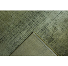 Koberec s abstraktním vzorem