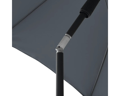 Detailní pohled na slunečník s nastavitelným kloubem