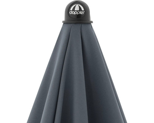Logo Doppler na zahradním slunečníku