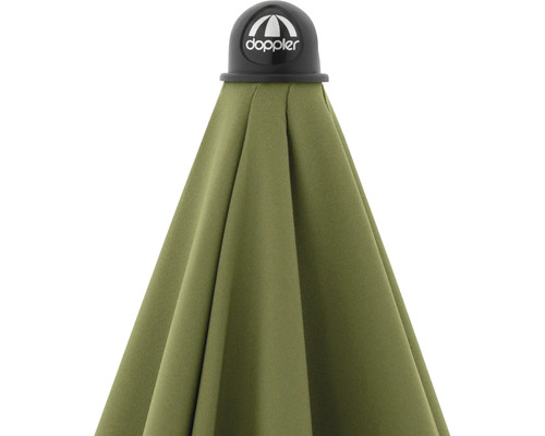 Detailní pohled na zavřený slunečník s logem Doppler