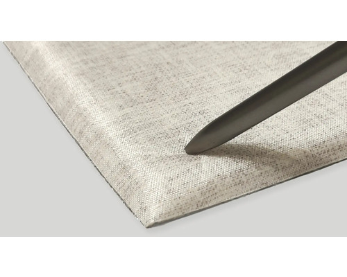 Detail akustického panelu s perem pro absorpci zvuku