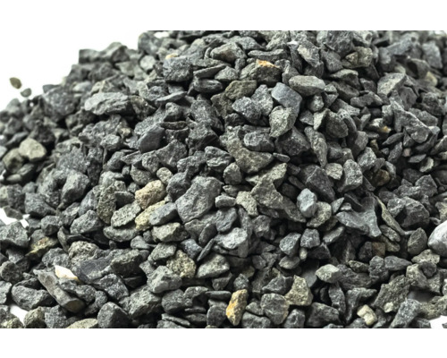 Šedá drť jako sypký materiál