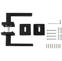 Černá klika dveří se montážním příslušenstvím