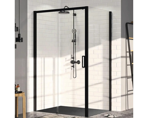 Sprchový kout s černým rámem a sprchovým systémem před bílou zdí