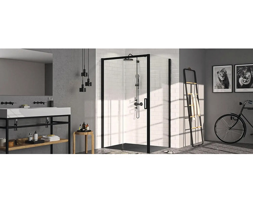 Moderní koupelna se sprchou, umyvadlem a dekorativními prvky.