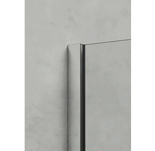 Detail sprchového koutu s kovovým rámem