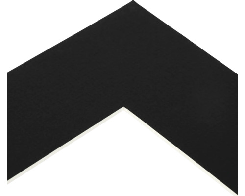 Detailní pohled na černý rám obrazu