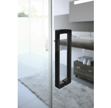 Posuvné dveře s hranatou rukojetí v koupelně