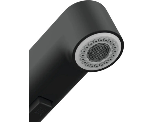 Detailní pohled na sprchovou hlavici kuchyňské baterie