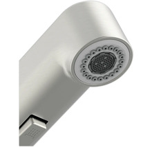 Detailní záběr sprchové hlavice kuchyňské baterie