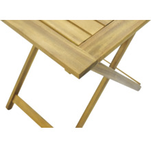 Detailní pohled na skládací stůl ze dřeva