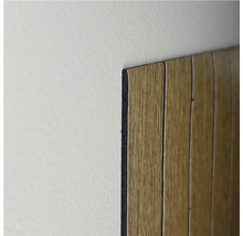 Detail dřevěného obložení na zdi