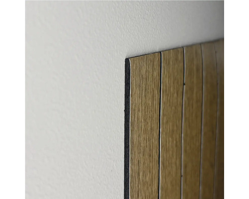 Detail dřevěného obložení na zdi