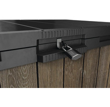 Detailní pohled na zahradní box s visacím zámkem