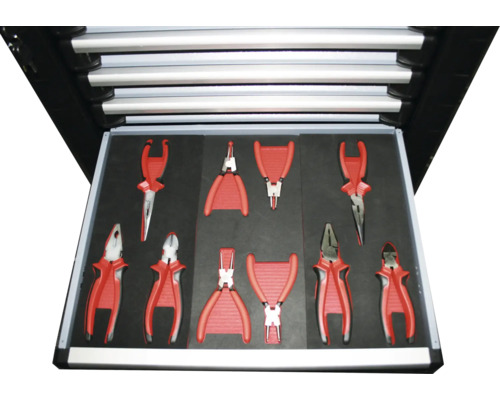 Otevřený box na nářadí s různými kleštěmi v červeném provedení