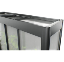 Detail skleníku s polykarbonátovými panely