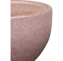 Detail květináče s hrubým povrchem