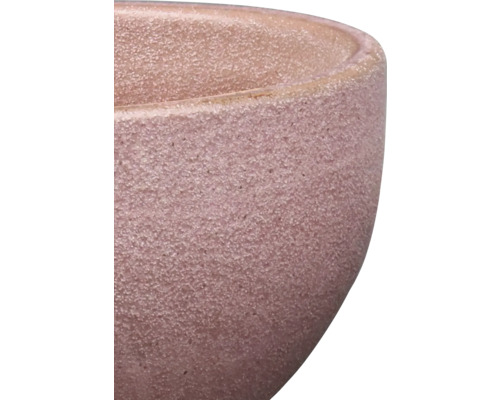 Detail květináče s hrubým povrchem