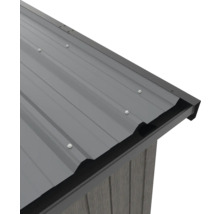 Detail kovové střechy zahradního domku