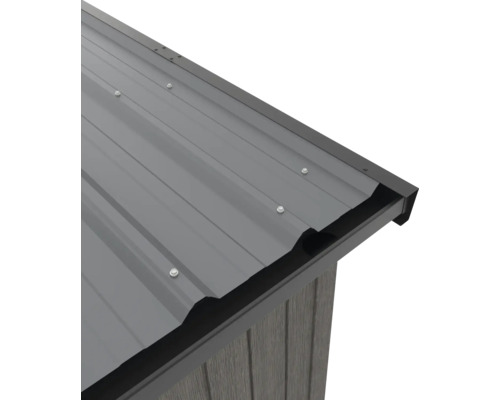 Detail kovové střechy zahradního domku