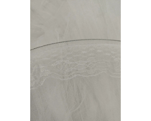 Detailní pohled na moskytiéru s krajkou