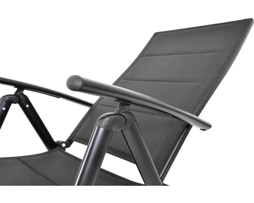 Detailní pohled na lehátko s područkou