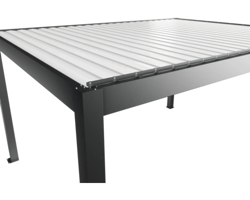 Detail terasového zastřešení s lamelovou střechou