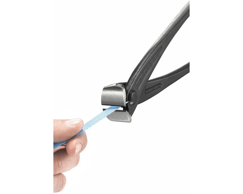Štípací kleště Stanley FastMax XL stříhají pásku