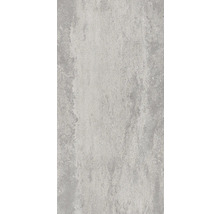 Šedá dlaždice s kamenným vzhledem.