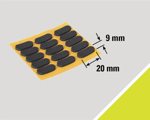 Samolepicí nábytkové kluzáky o rozměrech devět krát dvacet milimetrů na nosném listu.