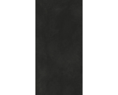 Tmavá dlažba s matným povrchem