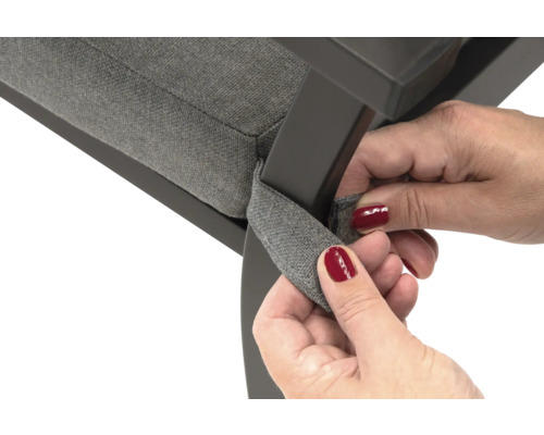 Detailní pohled na židli s upevňovacím popruhem