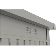 Detailní pohled na kovový zahradní box s větracími otvory